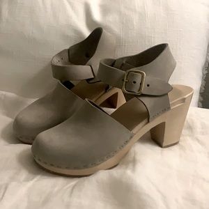 Bryr Emma Closed Toe in Gray Nubuck